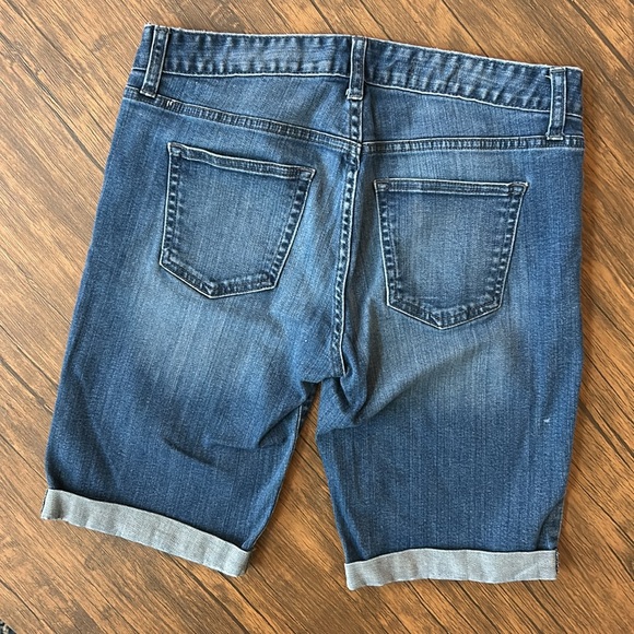 GAP Skinny Bermuda Denim Jean Shorts Medium Wash Distressed Size 29 - Picture 4 of 7